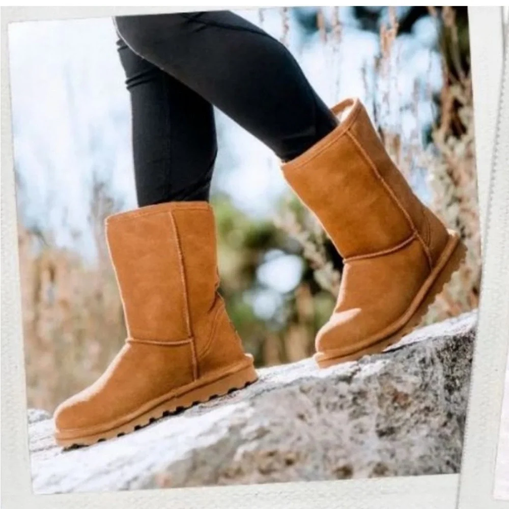 Bearpaw Women's Elle Short Hickory Suede  Boots . Size 8